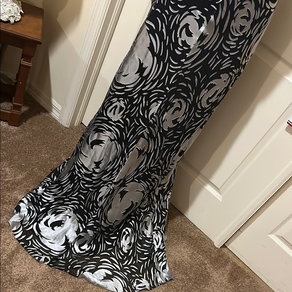 BCBGMaxAzria Black and White Silk Blend Embellished Maxi Dress. Lined. Halter - Picture 3 of 13